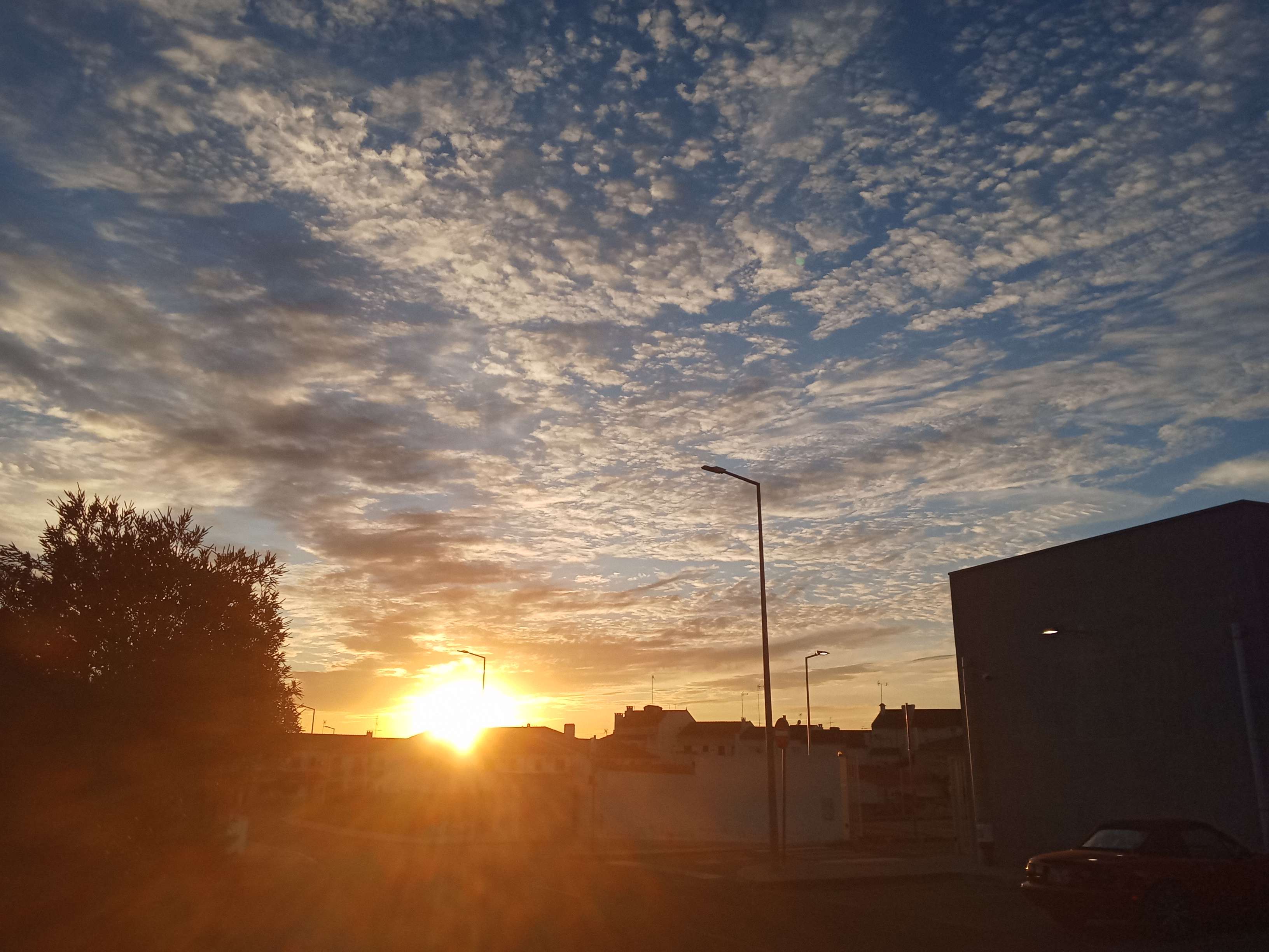 mm,,, scattered lil clouds,, oughh,, i love it